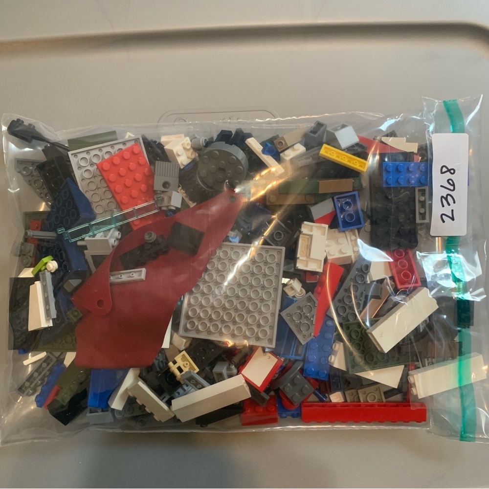 Legos 1lb assorted
(2368)